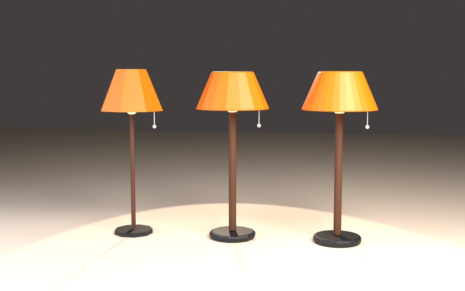 Drei Stehlampen nebeneinander: links facettiert, in der Mitte weich mit sparsamer Geometrie, rechts weich mit voller Geometrie